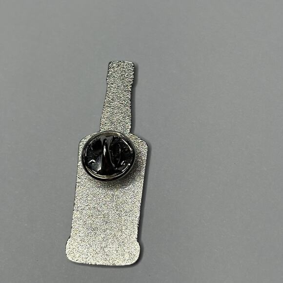 Wild Turkey 101 Kentucky Bottle Bourbon Whiskey Logo Lapel Pin - Picture 2 of 2